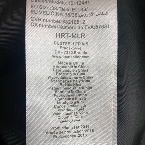 Open Front Black Blazer By ONLY Size 8 (US) in excellent preowned condition - Picture 4 of 4